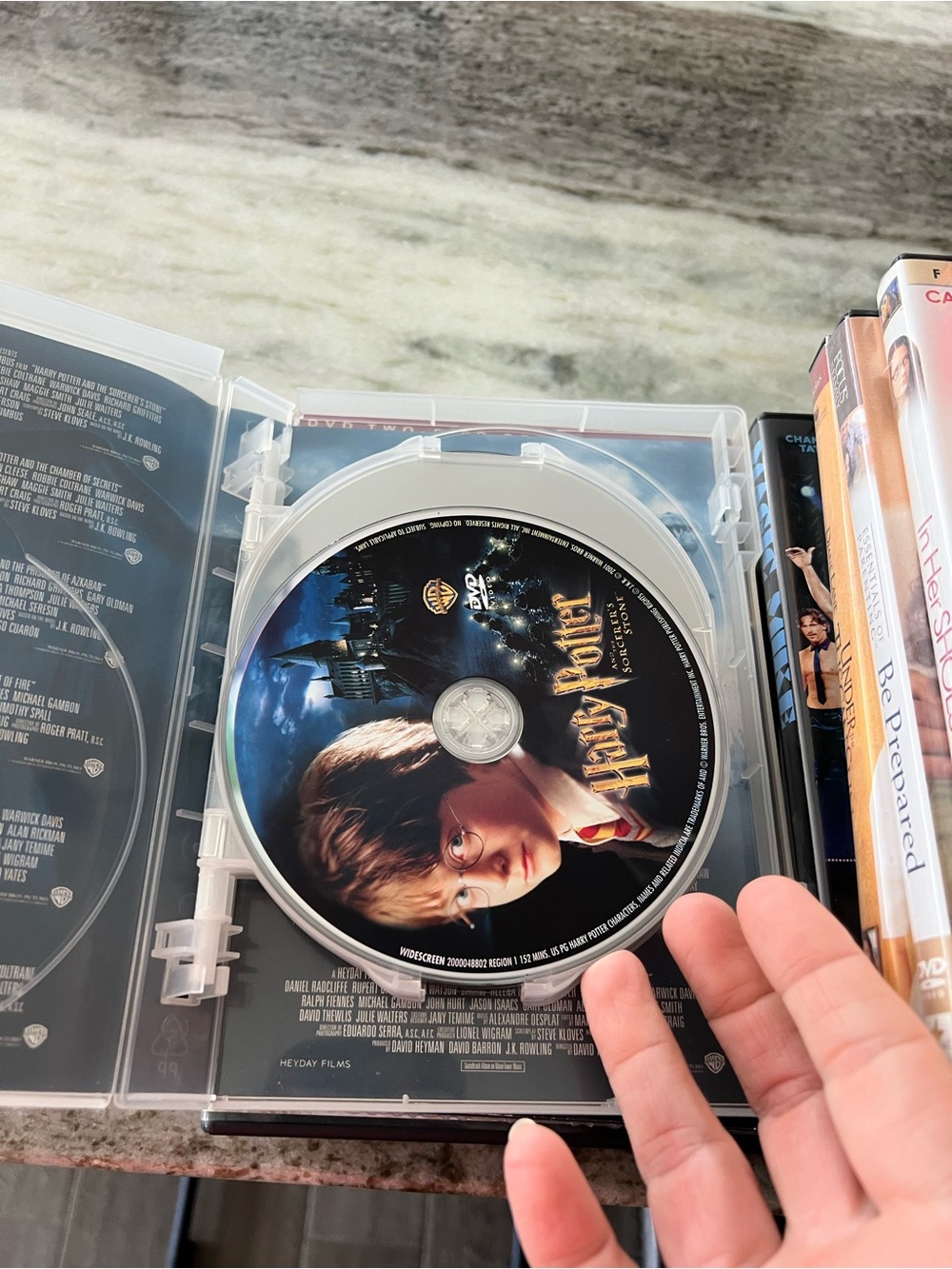 Harry Potter Complete 8-Film DVD Collection - Navy & Black Artwork - Picture 2 of 6